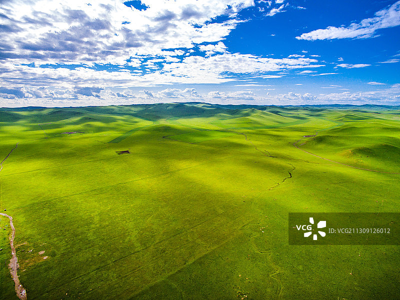 航拍广阔的草原图片素材