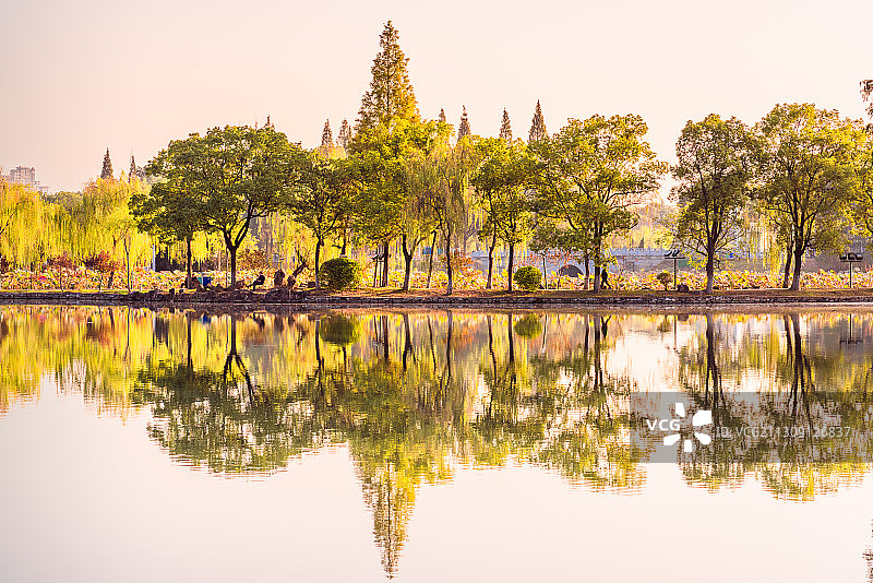 安徽安庆菱湖公园秋天风光图片素材