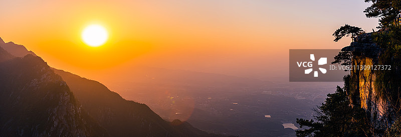 江西庐山风景区秋天风光龙首崖日落图片素材