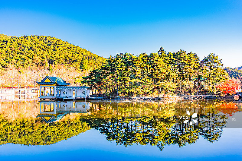 江西九江庐山风景区秋天日出早晨风光如琴湖芦林湖图片素材