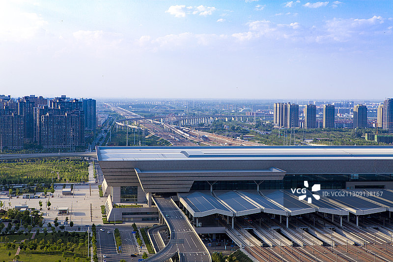 2015年，河南省郑州东站高铁站城市风光图片素材