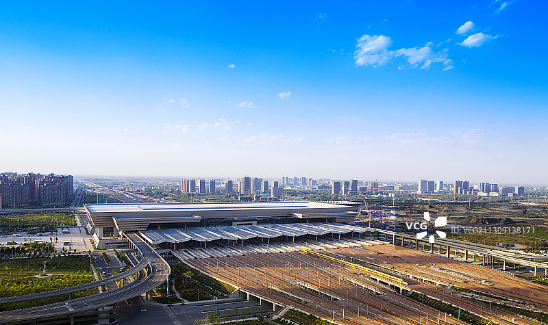 2015年，河南省郑州东站高铁站城市风光图片素材