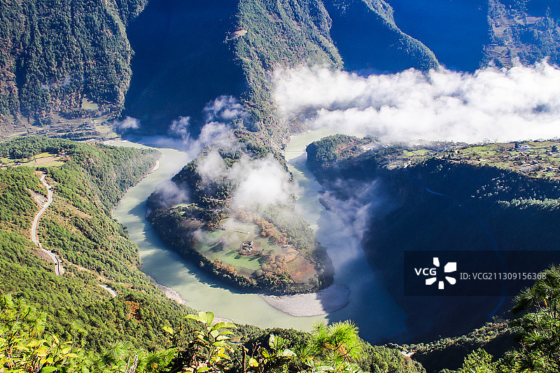 丙中洛怒江第一湾图片素材