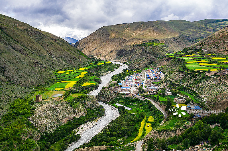 中国西藏山南市洛扎县色乡色曲峡谷自然风光图片素材