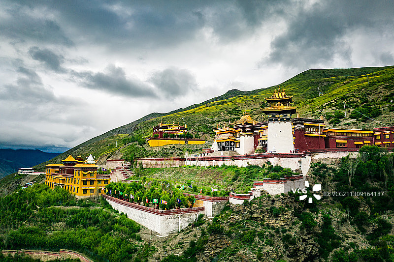 中国西藏山南市洛扎县色乡洛卓沃龙寺图片素材