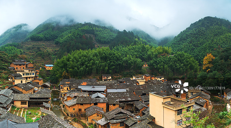 浙江丽水松阳古村落秋色.云雾缭绕图片素材