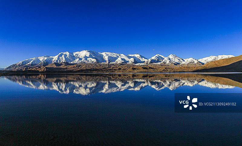 公格尔九别峰倩影图片素材