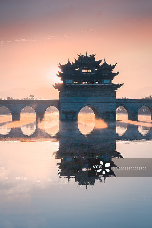 云南省红河州建水古城双龙桥图片素材