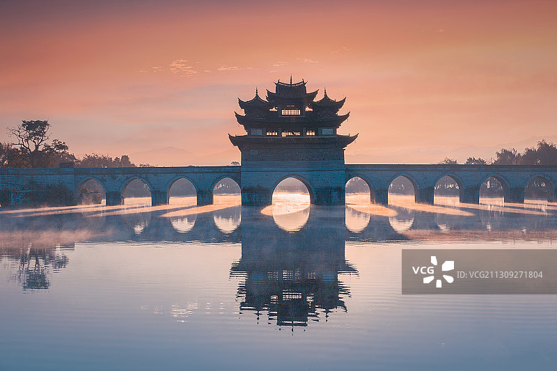 云南省红河州建水古城双龙桥图片素材