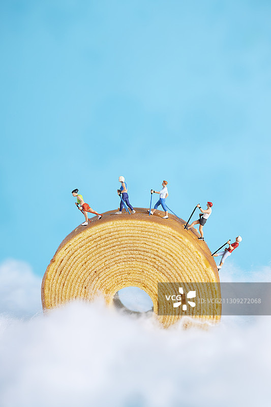 On the road 行走在路上图片素材