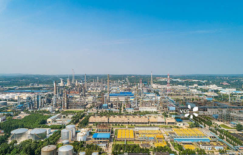 中国河南洛阳孟津吉利石油化工，炼油厂，石油工业工厂航拍全景图图片素材