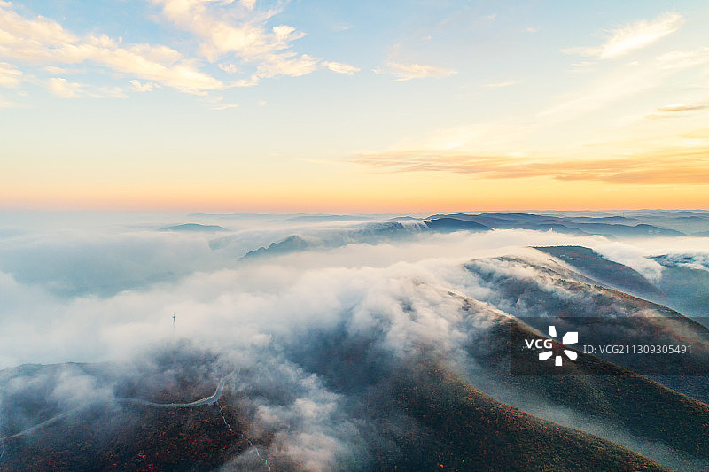 河南焦作著名景点青天河风景区靳家岭秋季云海仙境航拍图图片素材
