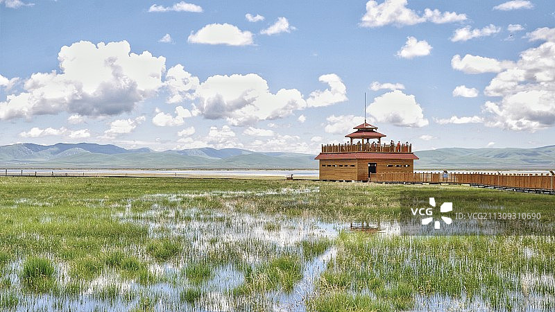 甘南尕海 天空之境般澄澈的高原湖泊图片素材