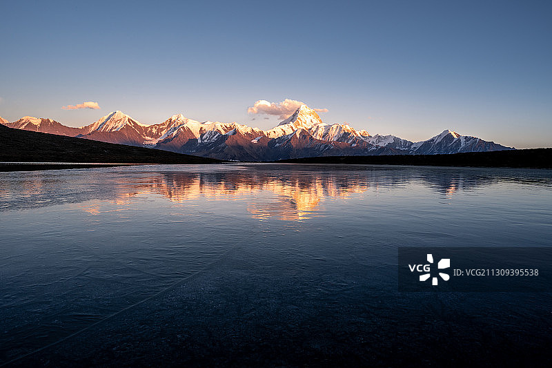 冷嘎措贡嘎山图片素材