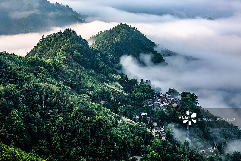 皖南高山云海村落风光图片素材