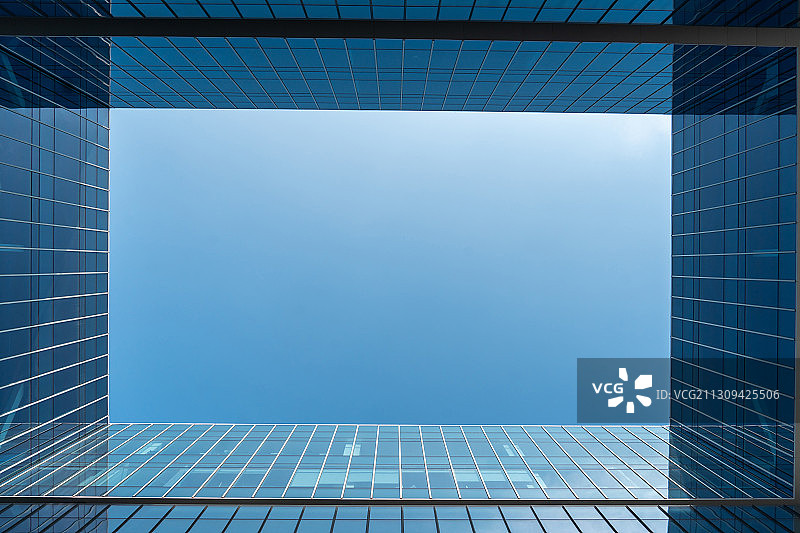 玻璃幕墙的现代企业办公楼图片素材