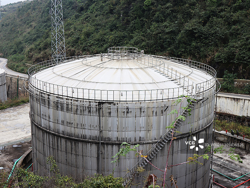 四川泸州：郎酒千忆回香谷 高山储酒峡谷 有71个储酒罐图片素材