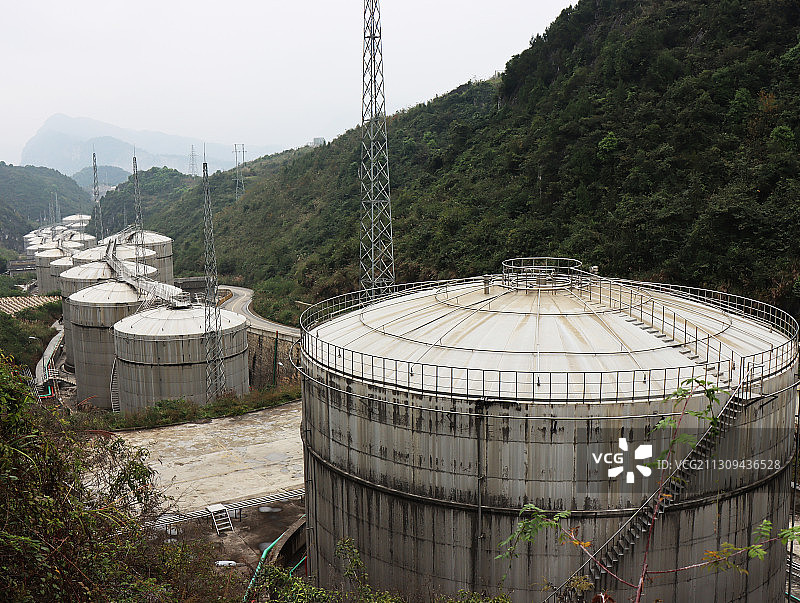 四川泸州：郎酒千忆回香谷 高山储酒峡谷 有71个储酒罐图片素材