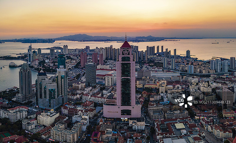 航拍青岛西部老城区晚霞图片素材