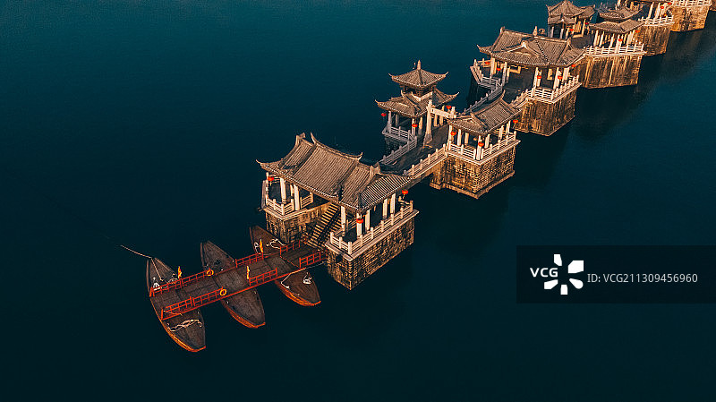 晚霞下的潮州市广济桥图片素材