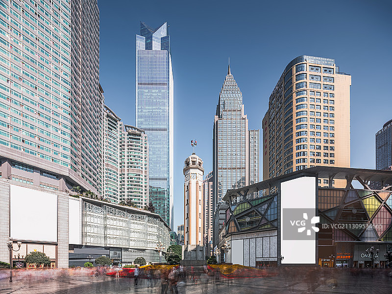 重庆市渝中区晴天万里无云下的解放碑图片素材