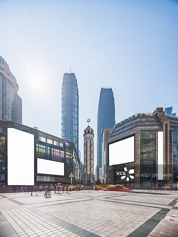 重庆市渝中区晴天万里无云下的解放碑图片素材