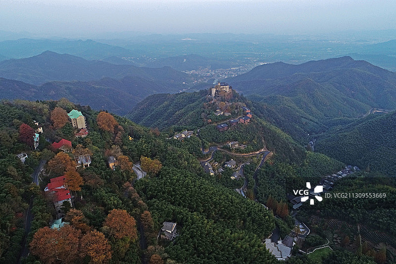 航拍四大避暑胜地之一——浙江莫干山裸心堡图片素材