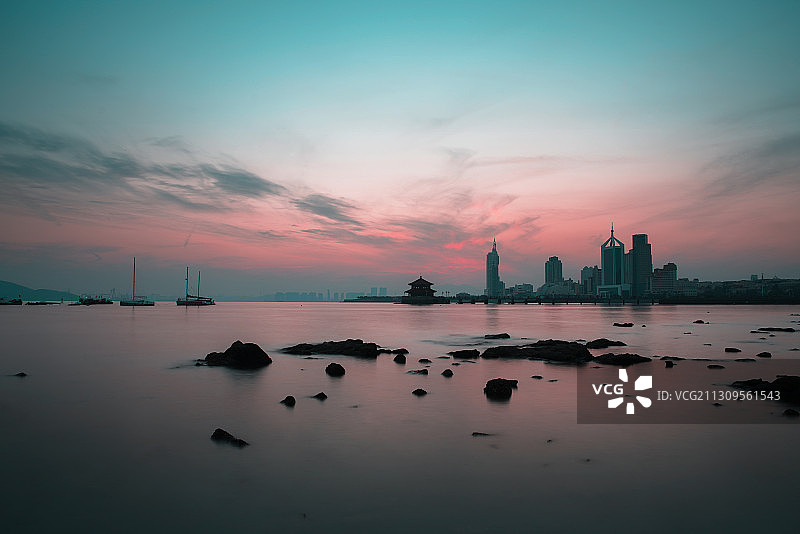 栈桥湾暮色图片素材