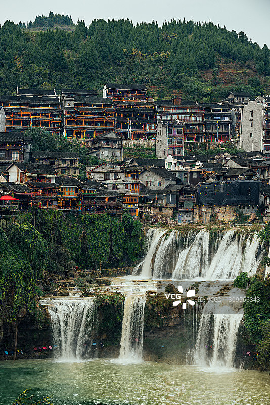 湖南省湘西州永顺县芙蓉镇风景夕阳火烧云全景图片素材