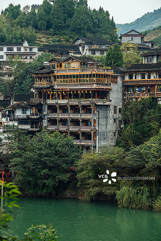 湖南省湘西州永顺县芙蓉镇风景夕阳火烧云全景图片素材
