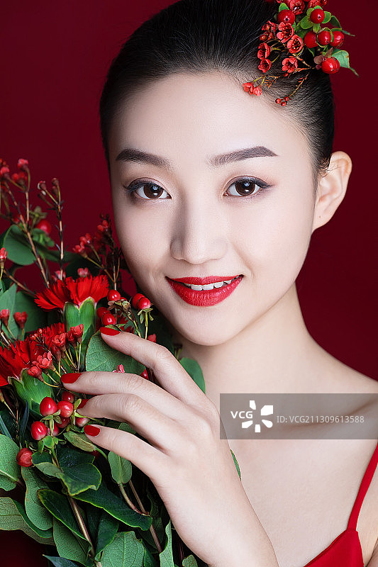 美丽,年青女子,手触摸花,特写图片素材