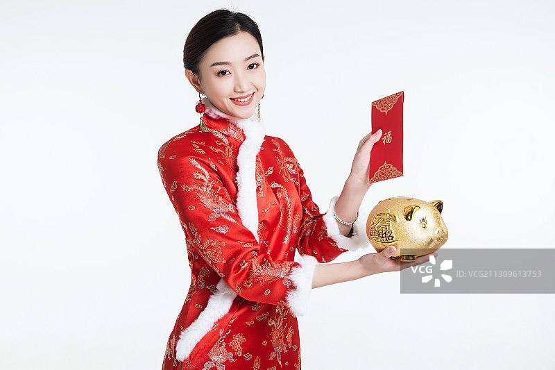 东方年青女子手捧金猪图片素材