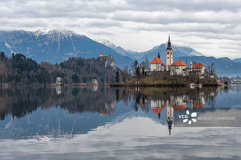 斯洛文尼亚布莱德湖湖畔建筑美景图片素材