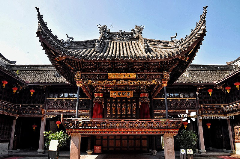 宁波天一阁秦氏支祠戏台 浙东朱金木雕图片素材