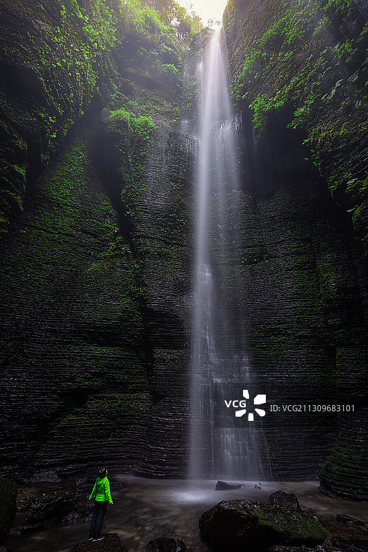 飞流直下三千尺图片素材