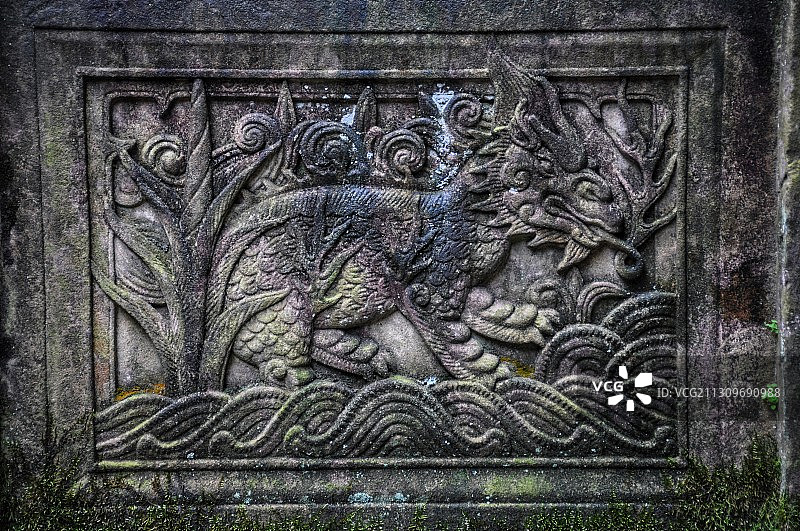 重庆北碚温泉寺 古寺中的金黄银杏图片素材