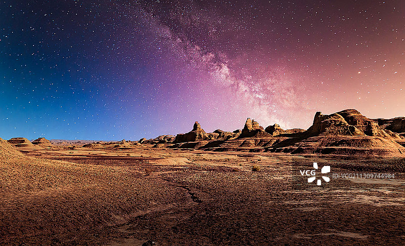 新疆魔鬼城图片素材