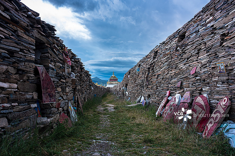 石渠巴格玛尼石经墙图片素材