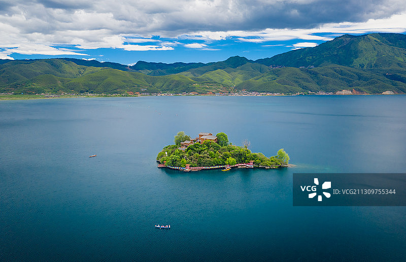 云南丽江宁蒗县泸沽湖王妃岛屿自然风光航拍图片素材