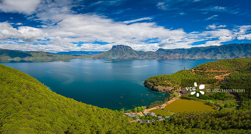 云南丽江泸沽湖女神湾格姆女神山美景自然风光航拍视角图片素材