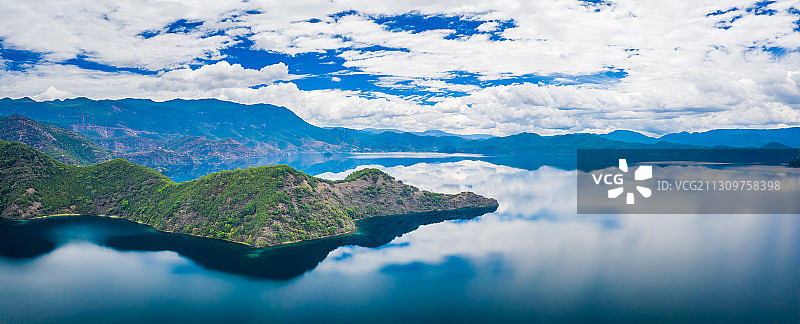 云南丽江泸沽湖美景自然风光航拍视角图片素材