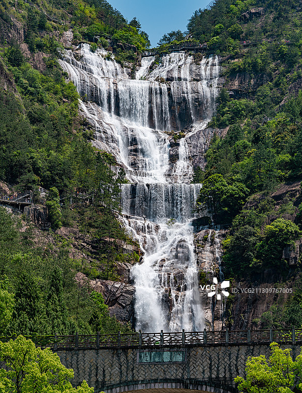 中国浙江省台州市天台县天台山大瀑布远景图片素材