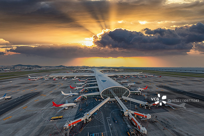 深圳宝安机场地面交通航空运输天际线高视角拍摄图片素材