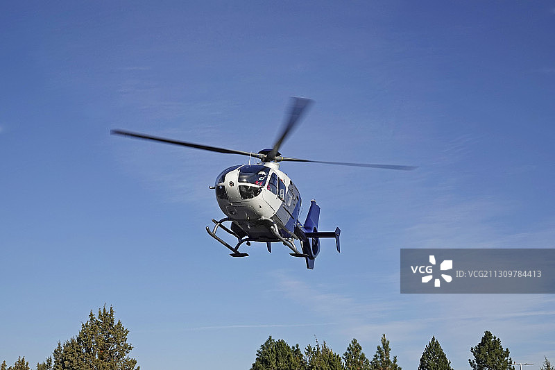 空中救护车起飞图片素材