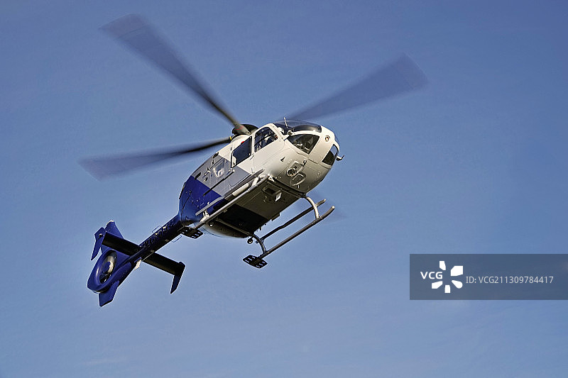 空中救护车起飞图片素材