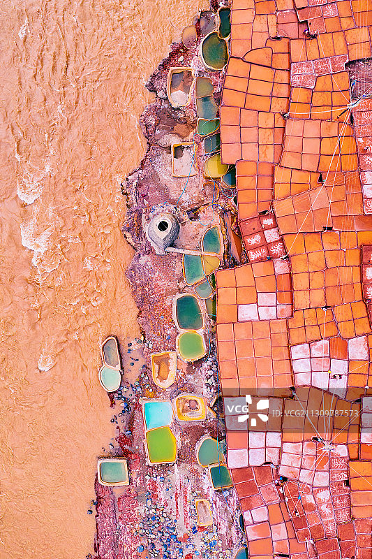 芒康古盐田 Tibetan Salt Field图片素材