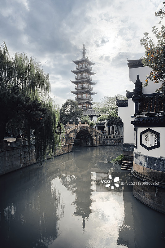 上海嘉定州桥老街法华塔金沙塔石头桥倒影图片素材
