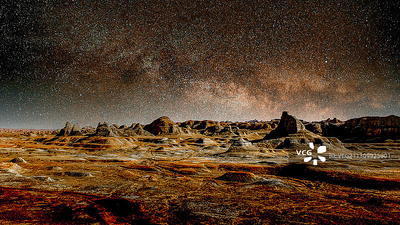 新疆魔鬼城图片素材