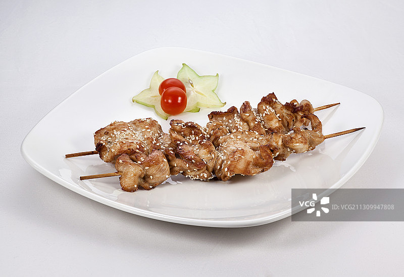 白色背景上的盘装肉食（高角度）图片素材