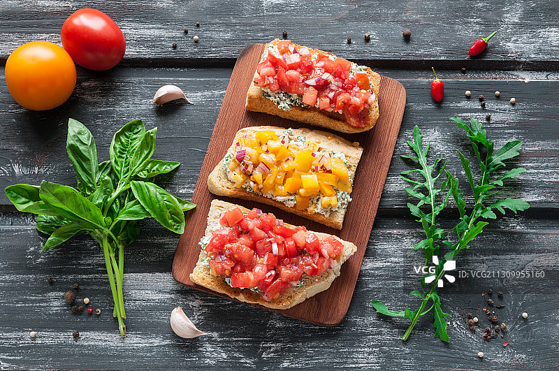 桌子上的美食特写，巴尔瑙尔，阿尔泰边疆区，俄罗斯图片素材